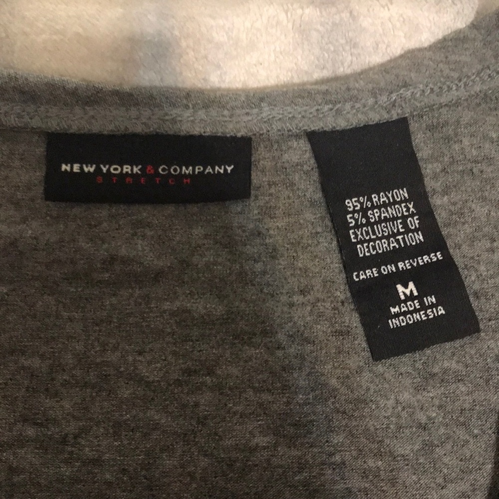 New York and Company Bow top - Picture 2 of 2